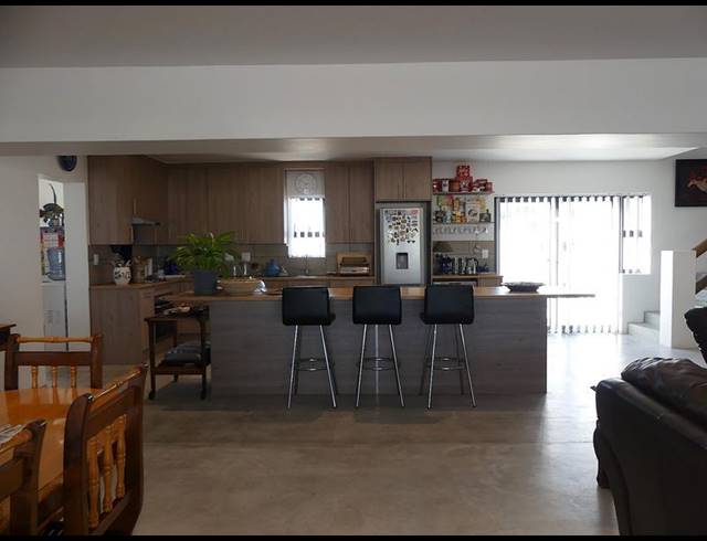 3 BEDROOM HOUSE FOR SALE IN BRITANNIA BAY